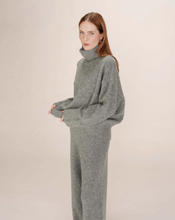 Charger l&#39;image dans la galerie, Pull TAXI
